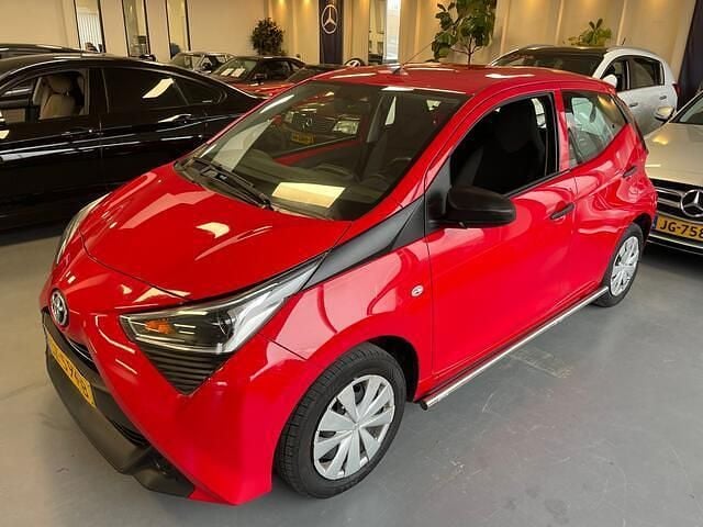Rood Gebruikt 2018 Toyota Aygo Hatchback | € 5.950 (Goede deal) - Afbeelding 1/4