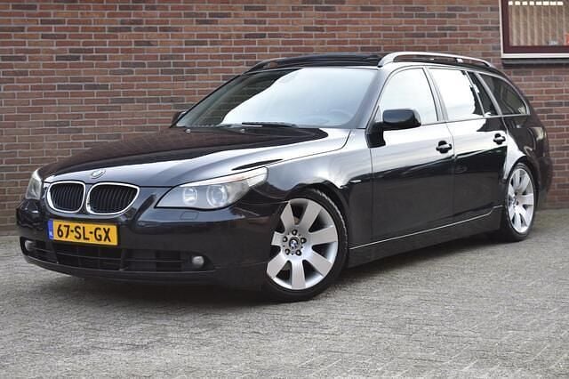 Zwart Gebruikt 2005 BMW 525 Executive Stationwagen | € 3.949 (Eerlijke prijs) - Afbeelding 1/4