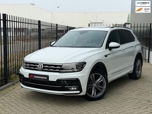 Wit Occasion 2019 VW Tiguan R-line SUV | € 28.495 (Super prijs) - Afbeelding 1/4