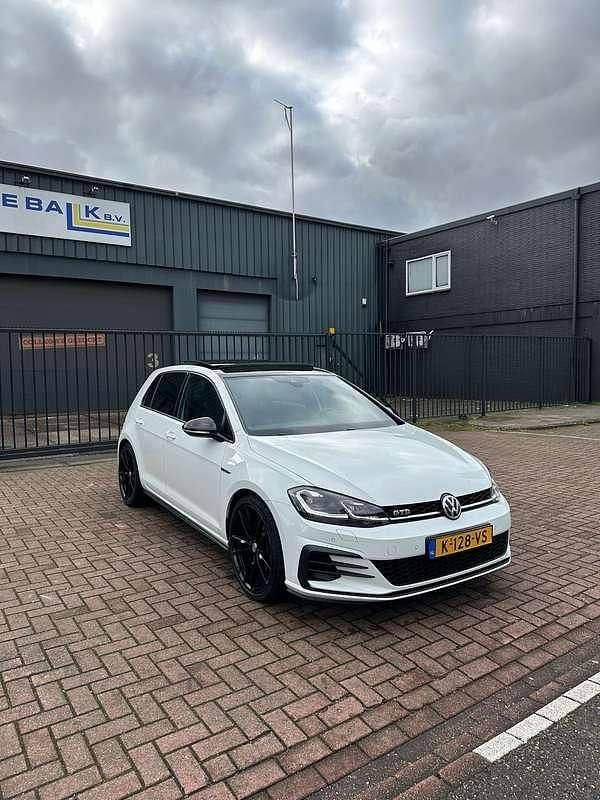 Wit Gebruikt 2017 VW Golf VII GTD Stationwagen | € 17.000 (Iets duurder) - Afbeelding 1/4