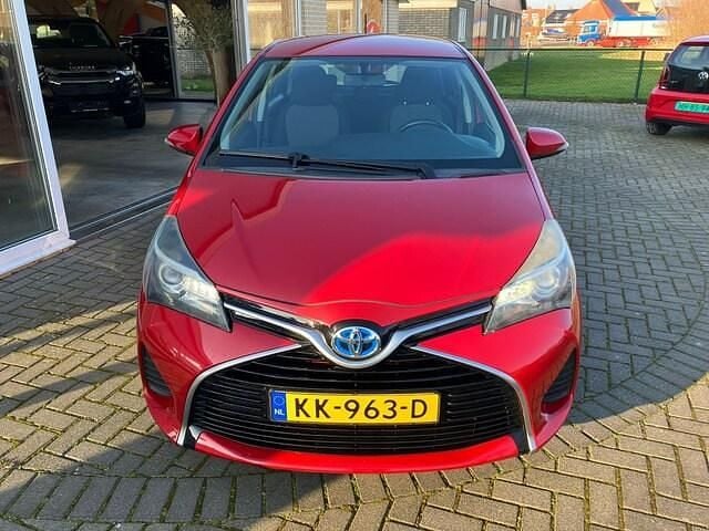Occasion Toyota Yaris Hybrid 2016 Rood (metallic) Hatchback