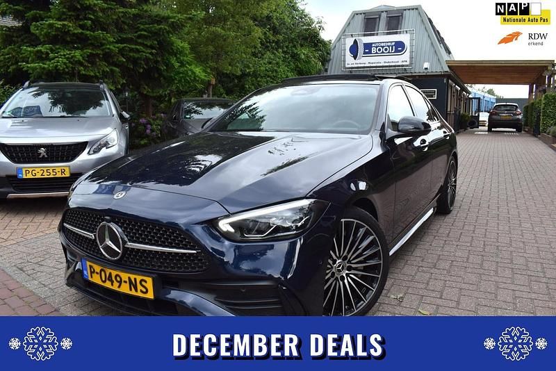 Blauw (metallic) Occasion 2022 Mercedes C200 AMG line Sedan | € 43.945 (Eerlijke prijs) - Afbeelding 1/4