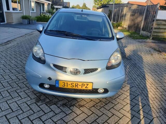 Occasion Toyota Aygo 68 PK (50 kW) 2006 Blauw Hatchback