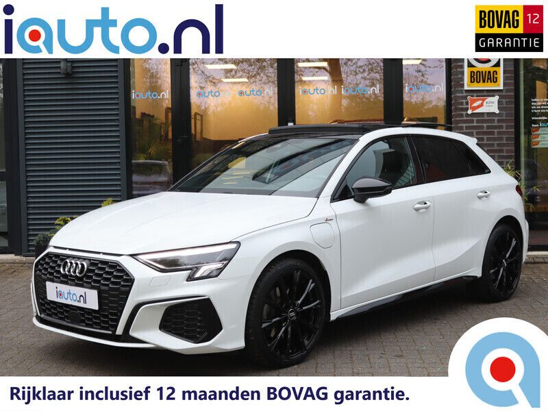 Wit Gebruikt 2022 Audi A3 Sportback e-tron S-Line Hatchback | € 33.745 (Iets duurder) - Afbeelding 1/4