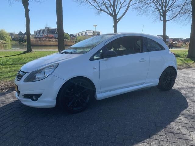 Wit Gebruikt 2009 Opel Corsa Enjoy Hatchback | € 3.495 (Duur) - Afbeelding 1/4