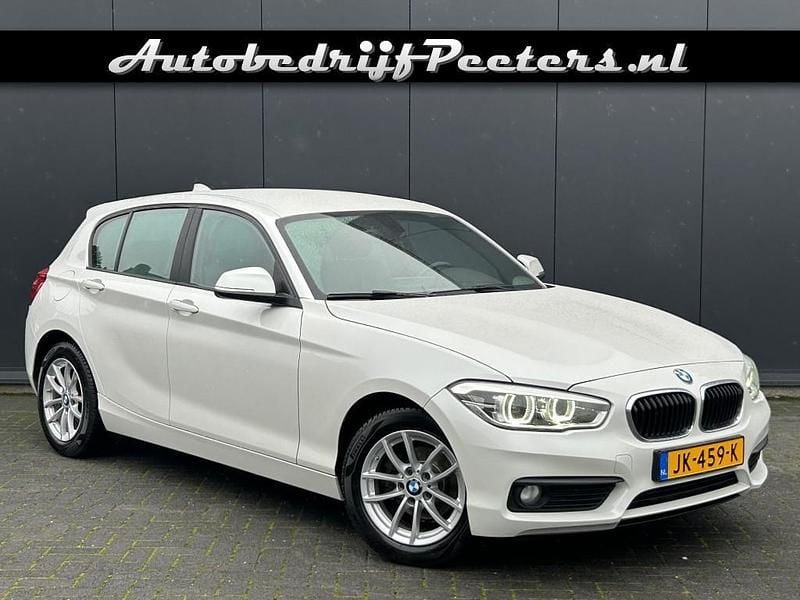Wit (metallic) Gebruikt 2016 BMW 118 Hatchback | € 13.950 (Eerlijke prijs) - Afbeelding 1/4