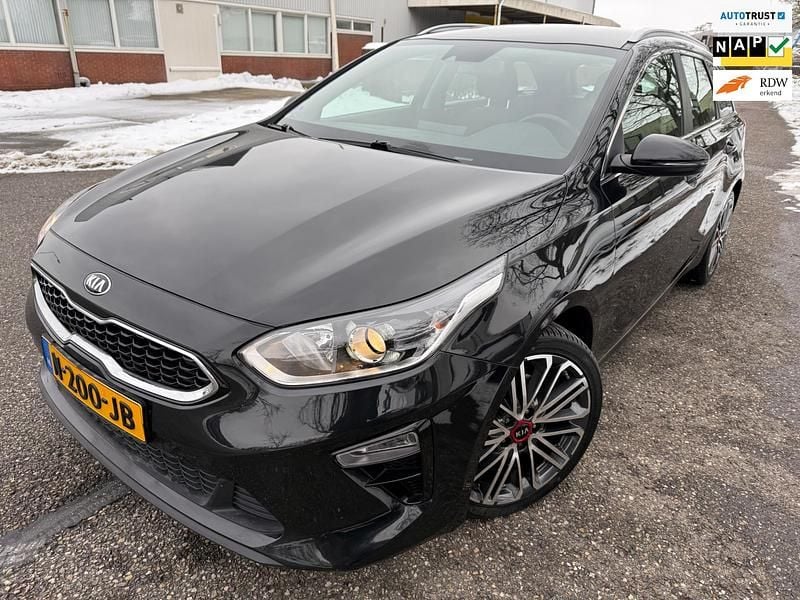 Zwart Occasion 2021 Kia Ceed GT Hatchback | € 17.440 (Super prijs) - Afbeelding 1/4