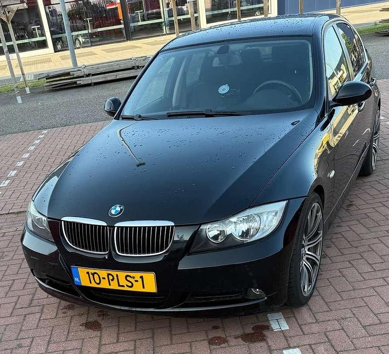 Zwart Gebruikt 2008 BMW 325 Sedan | € 6.999 - Afbeelding 1/4