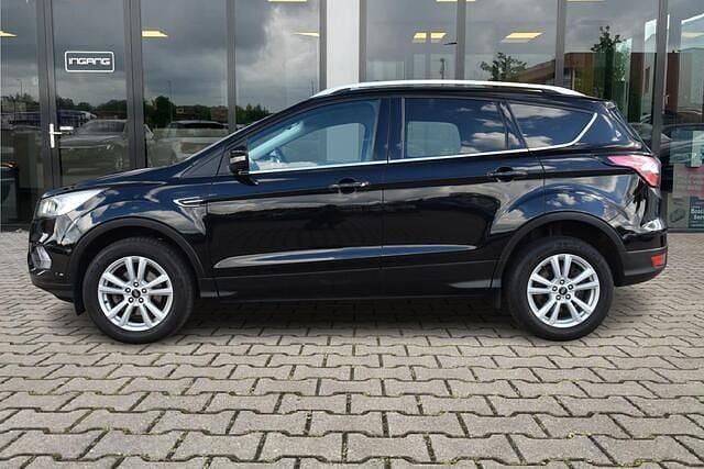 Zwart Gebruikt 2017 Ford Kuga Titanium SUV | € 15.900 (Goede deal) - Afbeelding 1/4