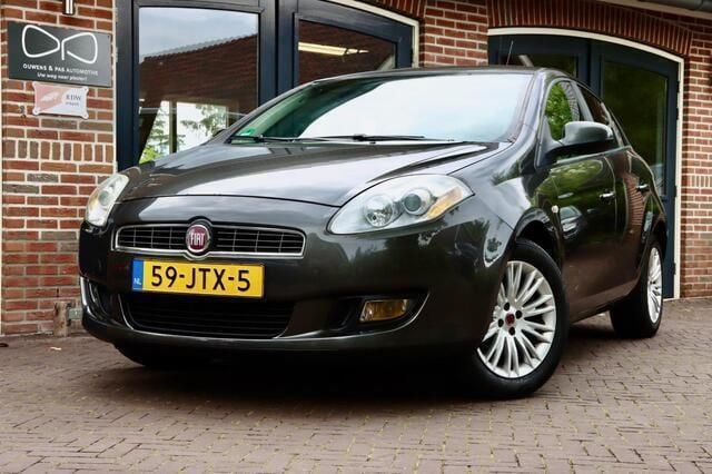 Grijs Gebruikt 2009 Fiat Bravo Hatchback | € 3.950 (Eerlijke prijs) - Afbeelding 1/4
