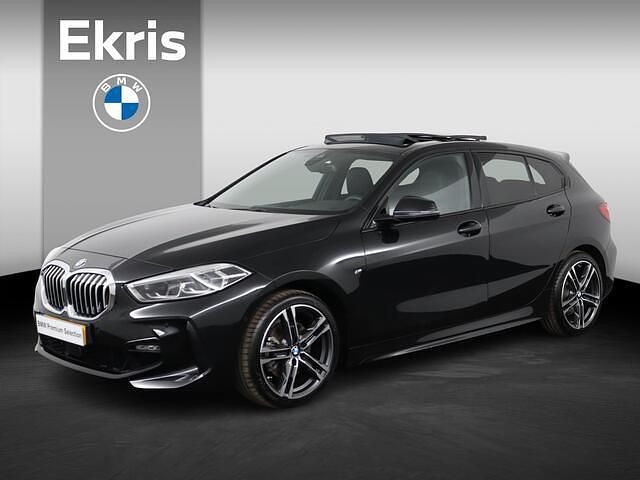 Zwart Gebruikt 2024 BMW 118 Comfort Edition Hatchback | € 35.400 (Eerlijke prijs) - Afbeelding 1/4