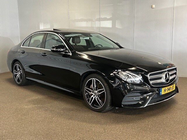 Zwart Gebruikt 2018 Mercedes E350 Business Sedan | € 29.900 (Eerlijke prijs) - Afbeelding 1/4