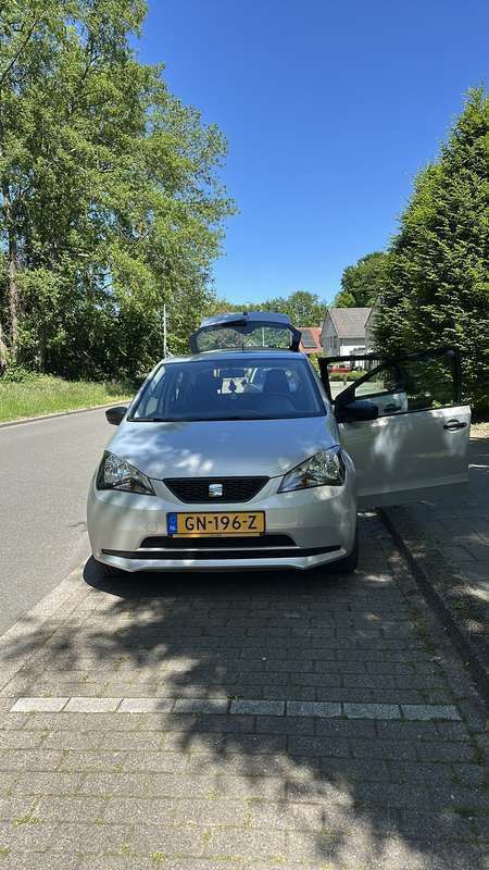 Grijs Gebruikt 2013 Seat Mii Reference Hatchback | € 5.499 (Eerlijke prijs) - Afbeelding 1/4