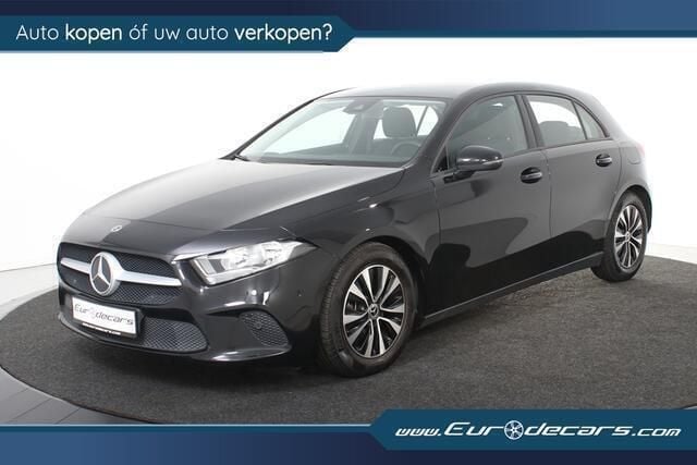 Zwart, metallic lak Gebruikt 2021 Mercedes A180 Business Hatchback | € 21.850 (Super prijs) - Afbeelding 1/4