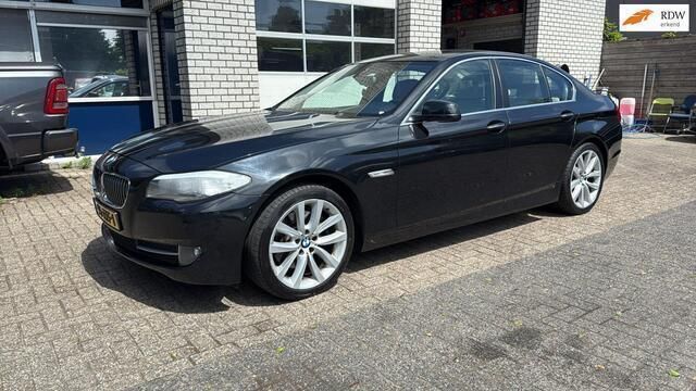 Zwart Gebruikt 2013 BMW 528 Executive Sedan | € 9.999 (Eerlijke prijs) - Afbeelding 1/4