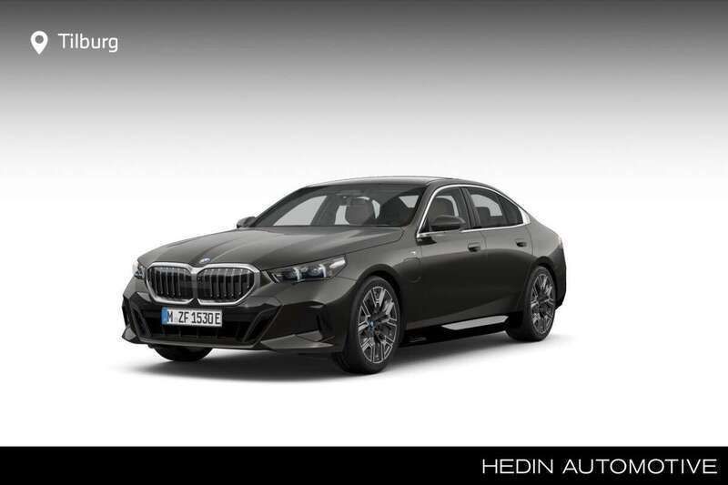 Grijs Nieuw 2024 BMW 530e M Sport Sedan | € 90.757 - Afbeelding 1/4