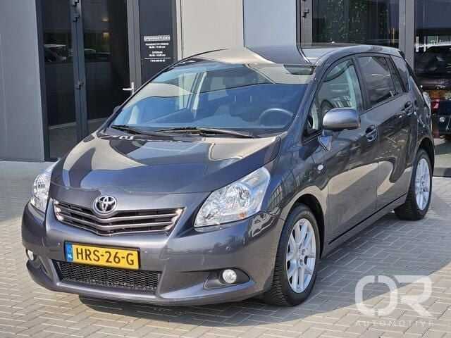 Grijs Gebruikt 2012 Toyota Verso MPV | € 14.949 (Eerlijke prijs) - Afbeelding 1/4