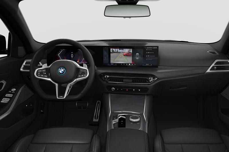 Nieuw BMW 330e M Sport 292 PK (214 kW) 2026 Saphirschwarz metallic (zwart metallic) Stationwagen