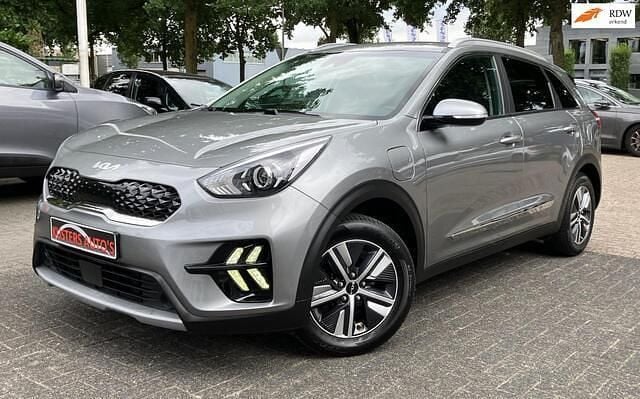 Grijs Gebruikt 2022 Kia Niro SUV | € 21.959 (Goede deal) - Afbeelding 1/4