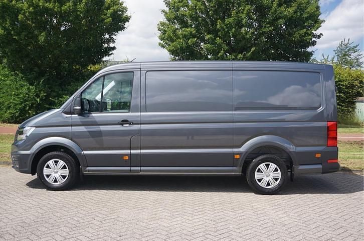 Grijs Gebruikt 2024 VW Crafter Van | € 48.850 - Afbeelding 1/2