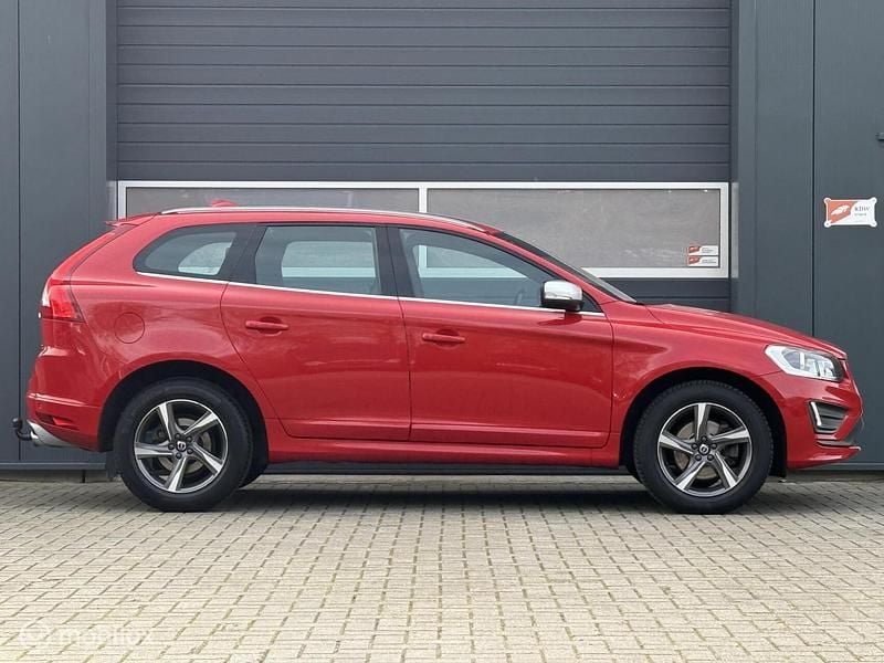 Rood Occasion 2015 Volvo XC60 R-Design SUV | € 20.950 (Eerlijke prijs) - Afbeelding 1/4
