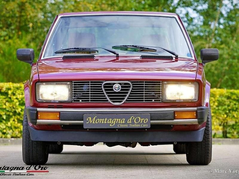 Rood Occasion 1984 Alfa Romeo Alfetta Sedan | € 16.950 - Afbeelding 1/4