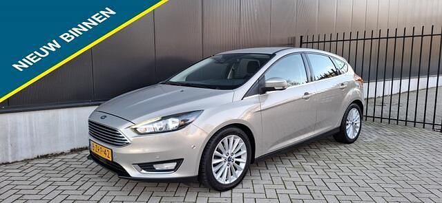 Grijs Gebruikt 2015 Ford Focus Titanium Hatchback | € 6.750 (Iets duurder) - Afbeelding 1/4