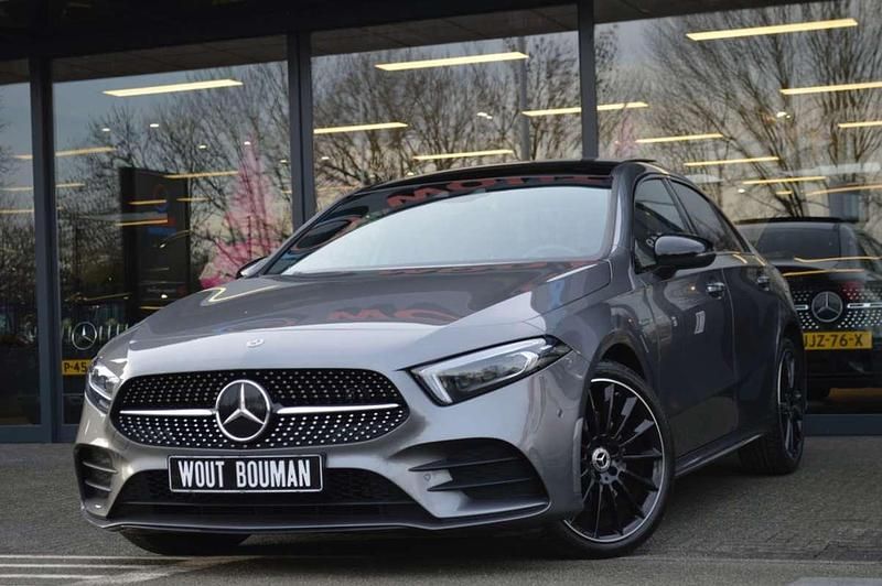 Grijs Gebruikt 2020 Mercedes A250 AMG Sedan | € 31.900 (Iets duurder) - Afbeelding 1/4
