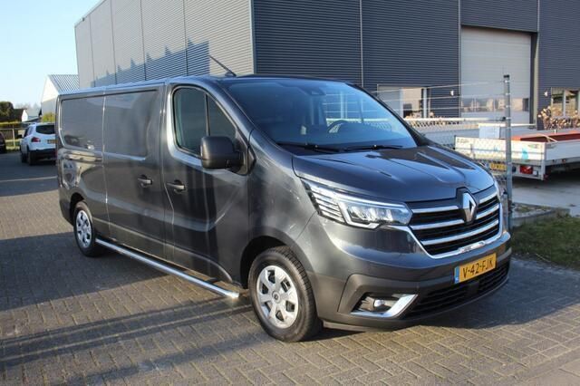 Grijs Gebruikt 2024 Renault Trafic Van | € 22.750 (Eerlijke prijs) - Afbeelding 1/4