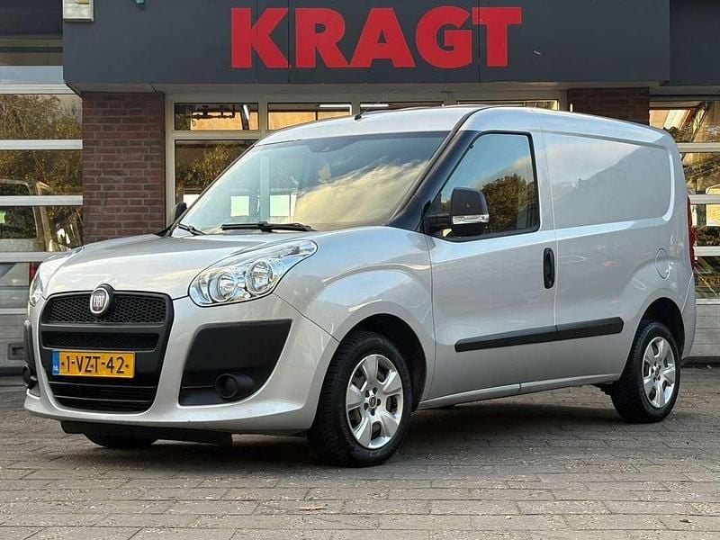 Zilver Gebruikt 2012 Fiat Doblò MPV | € 1.950 (Eerlijke prijs) - Afbeelding 1/4