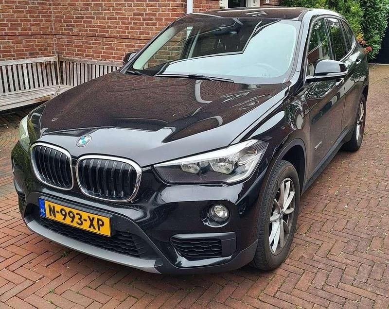 Zwart Gebruikt 2017 BMW X1 SUV | € 11.490 (Super prijs) - Afbeelding 1/4