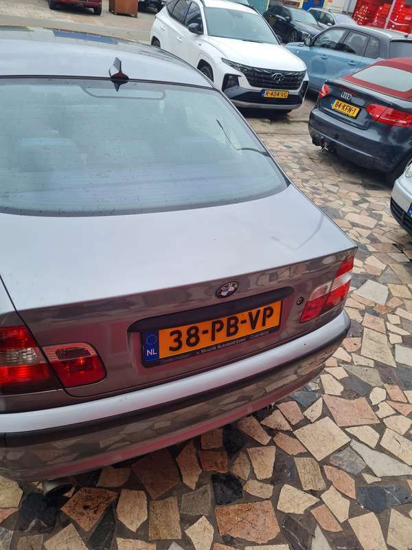 Grijs Gebruikt 2004 BMW 316 Sedan | € 2.225 (Eerlijke prijs) - Afbeelding 1/4