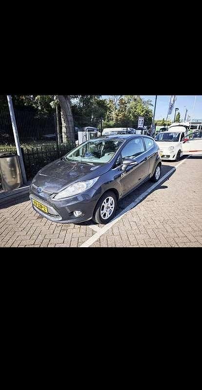 Occasion 2009 Ford Fiesta Titanium Sedan | € 950 (Eerlijke prijs) - Afbeelding 1/4
