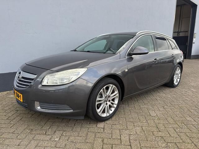 Grijs Gebruikt 2009 Opel Insignia Business Stationwagen | € 2.950 - Afbeelding 1/4