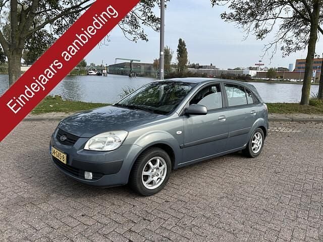 Grijs Gebruikt 2008 Kia Rio Hatchback | € 995 (Goede deal) - Afbeelding 1/4