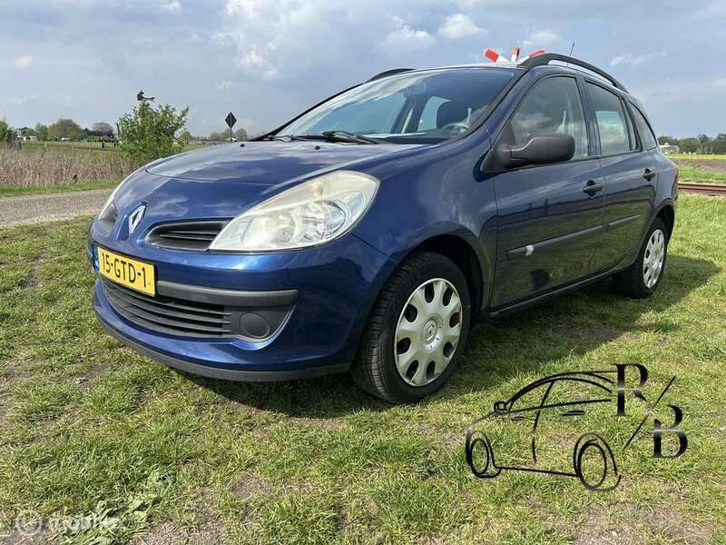 Blauw, metallic lak Gebruikt 2008 Renault Clio GrandTour Expression Stationwagen | € 1.699 (Eerlijke prijs) - Afbeelding 1/4