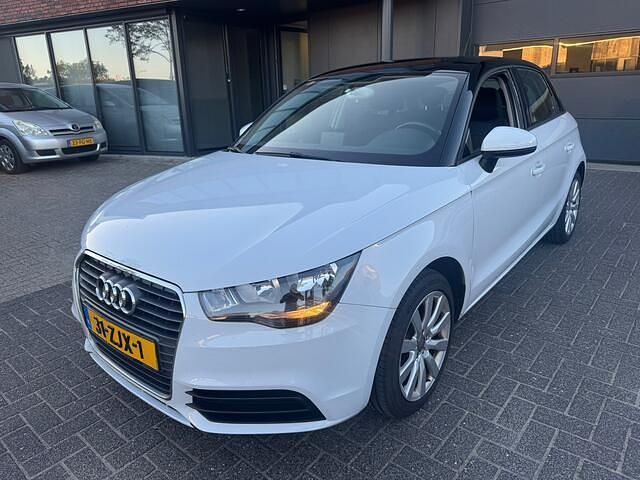 Wit Gebruikt 2013 Audi A1 Sportback Hatchback | € 6.395 (Goede deal) - Afbeelding 1/4