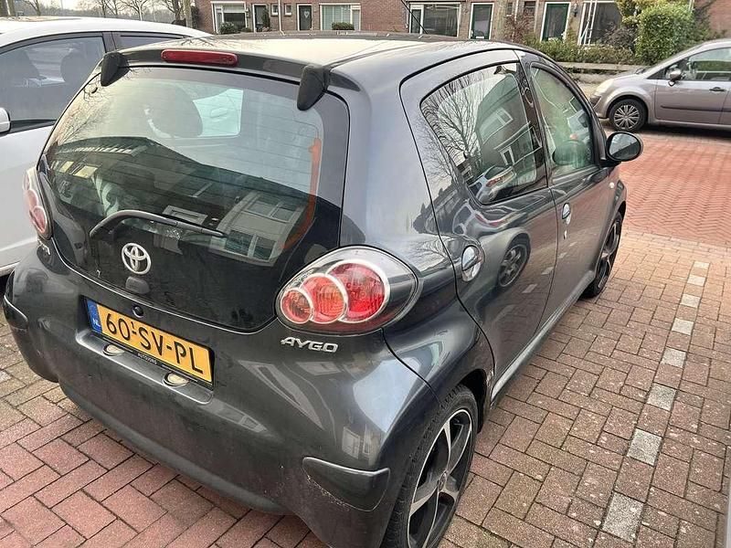 Occasion Toyota Aygo Sport 68 PK (50 kW) 2006 Grijs Hatchback