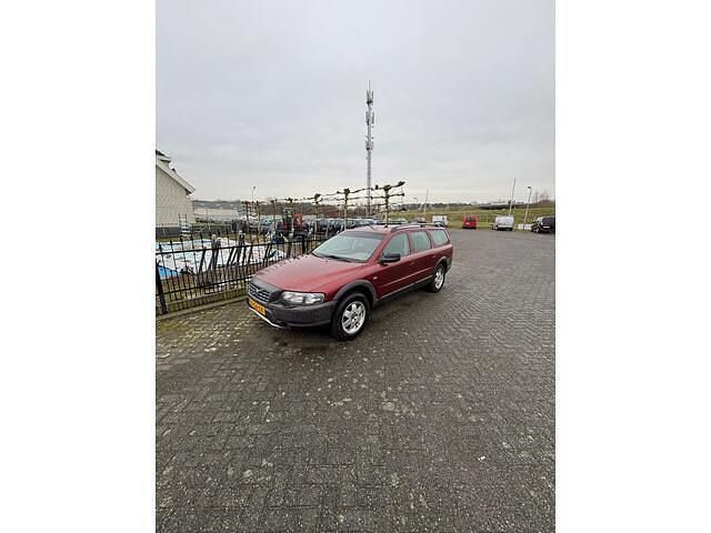 Rood (metallic) Occasion 2001 Volvo V70 Comfort Stationwagen | € 2.499 (Eerlijke prijs) - Afbeelding 1/4