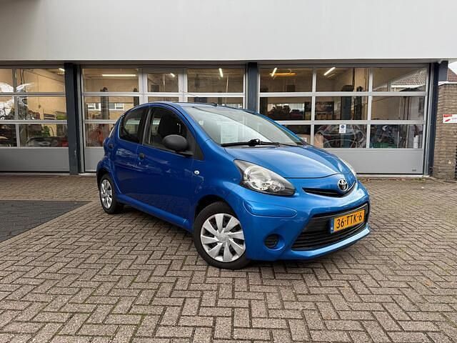 Blauw Gebruikt 2012 Toyota Aygo Comfort Hatchback | € 3.995 (Eerlijke prijs) - Afbeelding 1/4