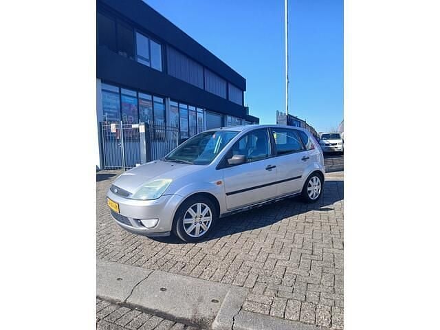 Occasion Ford Fiesta Ghia 101 PK (74 kW) 2004 Grijs Hatchback