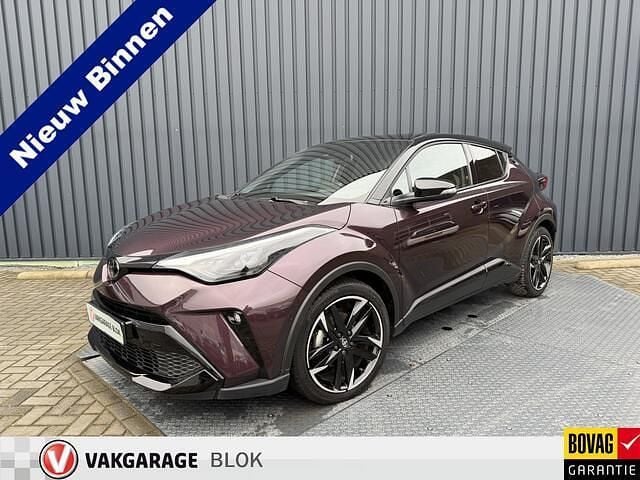 Paars Occasion 2023 Toyota C-HR Sport SUV | € 31.950 (Iets duurder) - Afbeelding 1/4