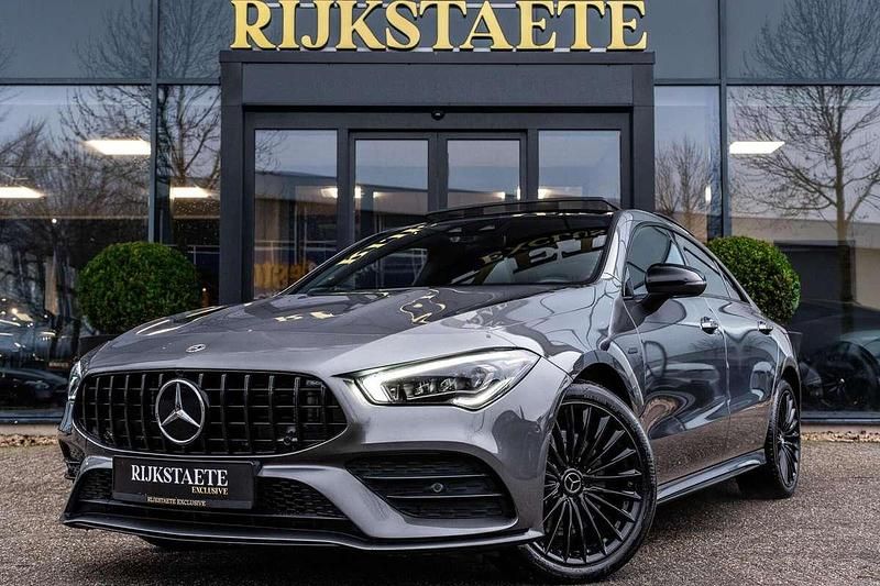 Grijs Gebruikt 2020 Mercedes CLA250e AMG Sedan | € 34.900 (Duur) - Afbeelding 1/4