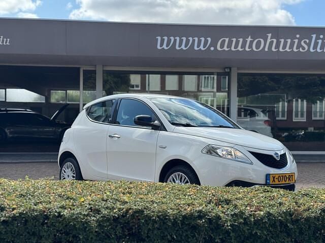 Wit Gebruikt 2017 Lancia Ypsilon Gold Hatchback | € 7.990 (Eerlijke prijs) - Afbeelding 1/4