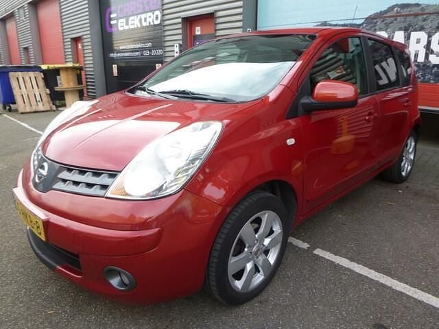 Rood (metallic) Occasion 2009 Nissan Note MPV | € 3.447 (Eerlijke prijs) - Afbeelding 1/4