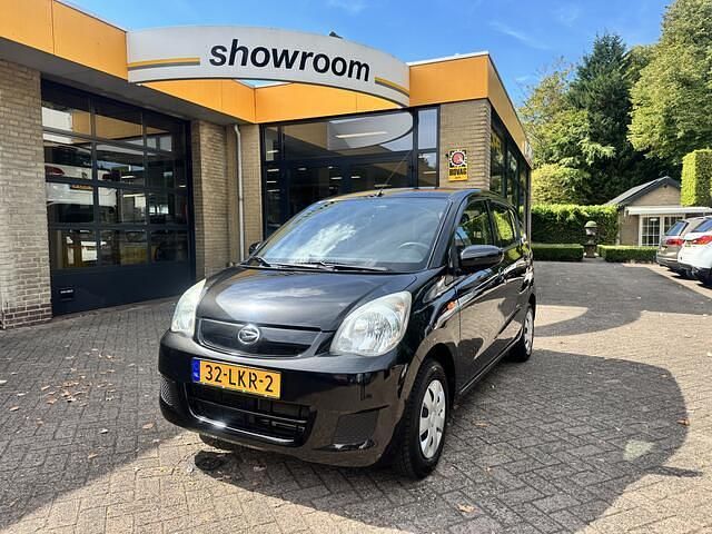 Zwart Gebruikt 2010 Daihatsu Cuore Hatchback | € 4.995 (Duur) - Afbeelding 1/4