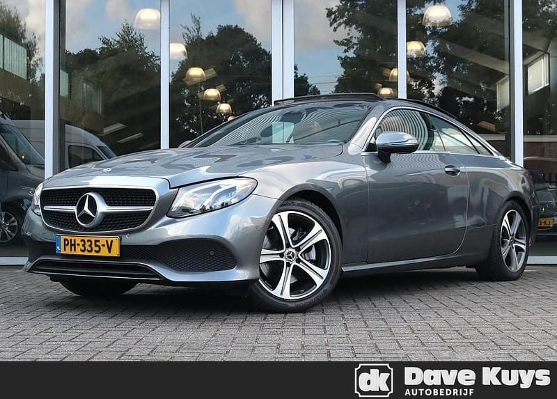 Grijs Gebruikt 2017 Mercedes E200 Premium Coupé | € 32.950 (Eerlijke prijs) - Afbeelding 1/4