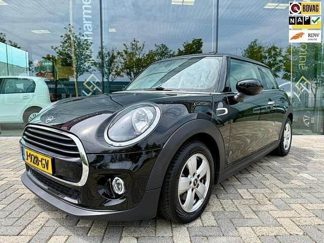 Zwart Gebruikt 2020 Mini Cooper Pepper Hatchback | € 18.344 (Iets duurder) - Afbeelding 1/4