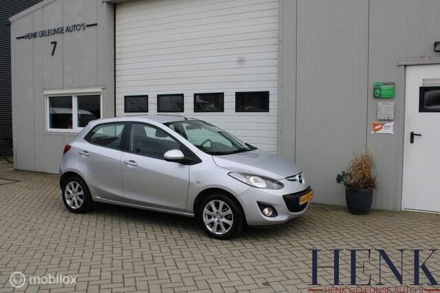 Grijs Occasion 2012 Mazda 2 Hatchback | € 8.450 (Eerlijke prijs) - Afbeelding 1/4