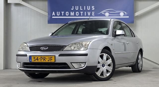 Occasion Ford Mondeo Ghia 170 PK (125 kW) 2004 Grijs Hatchback